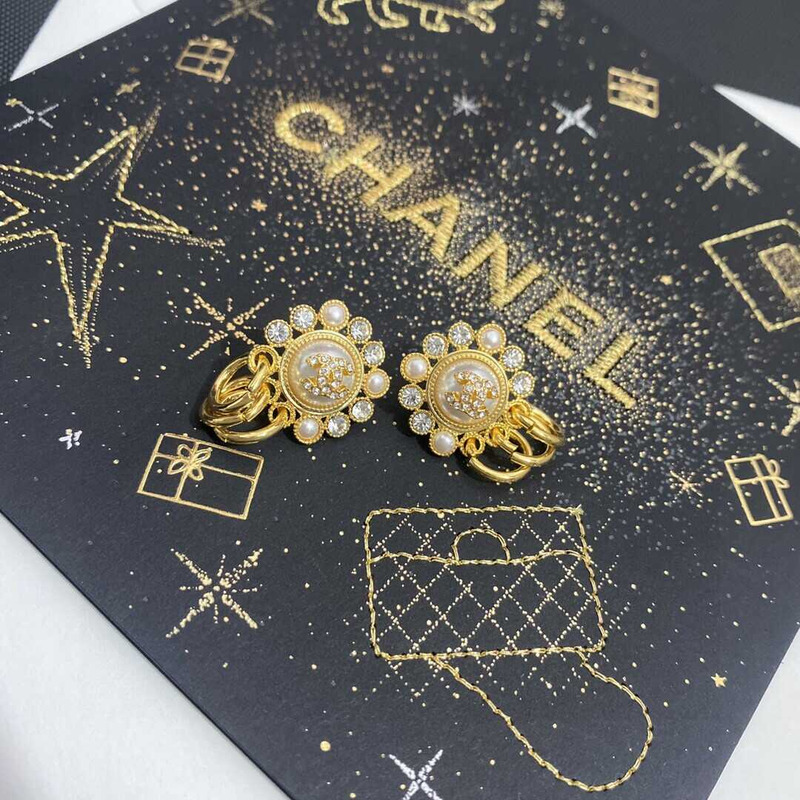 Ch*el pearl earrings gold