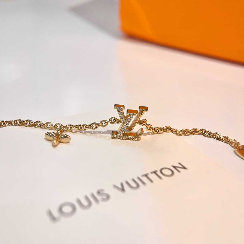 l**is V*t*n lv iconic enamel bracelet