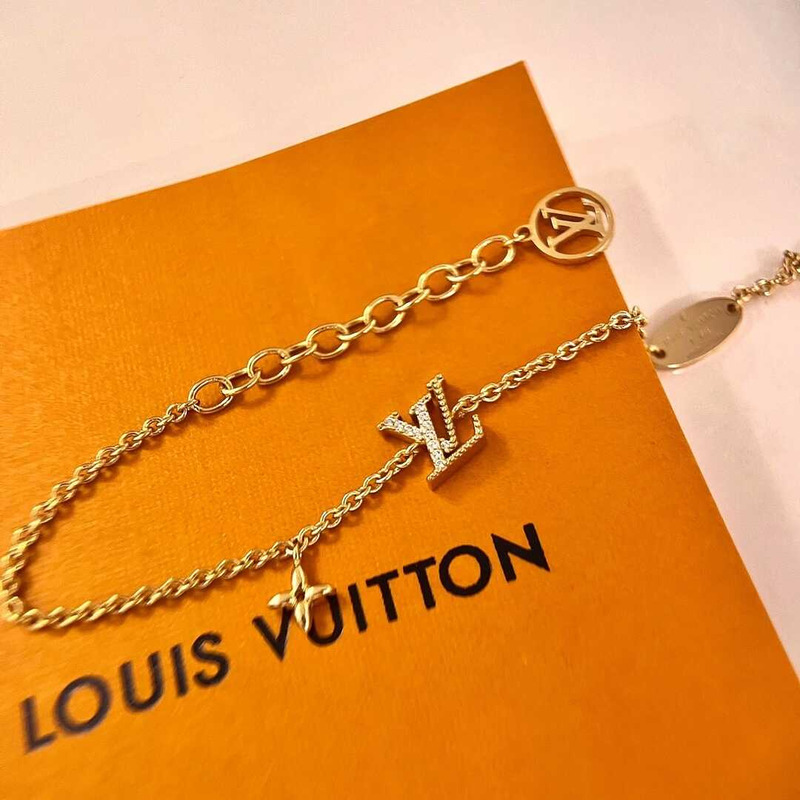 l**is V*t*n lv iconic enamel bracelet