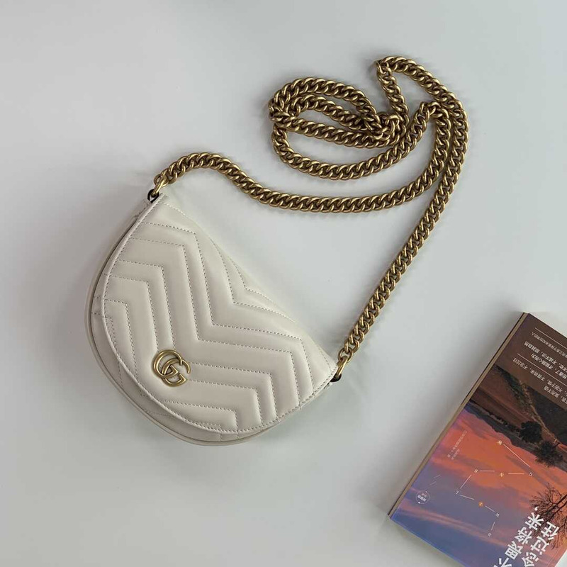 G*u*i  gg marmont quilted chain mini bag white