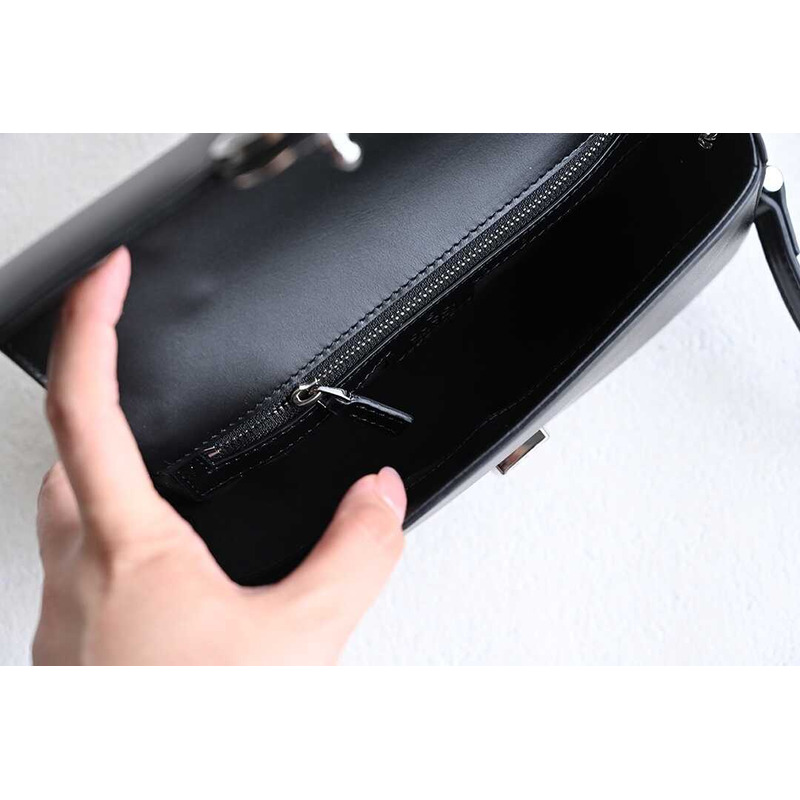 G*u*i petite gg small leather shoulder bag black