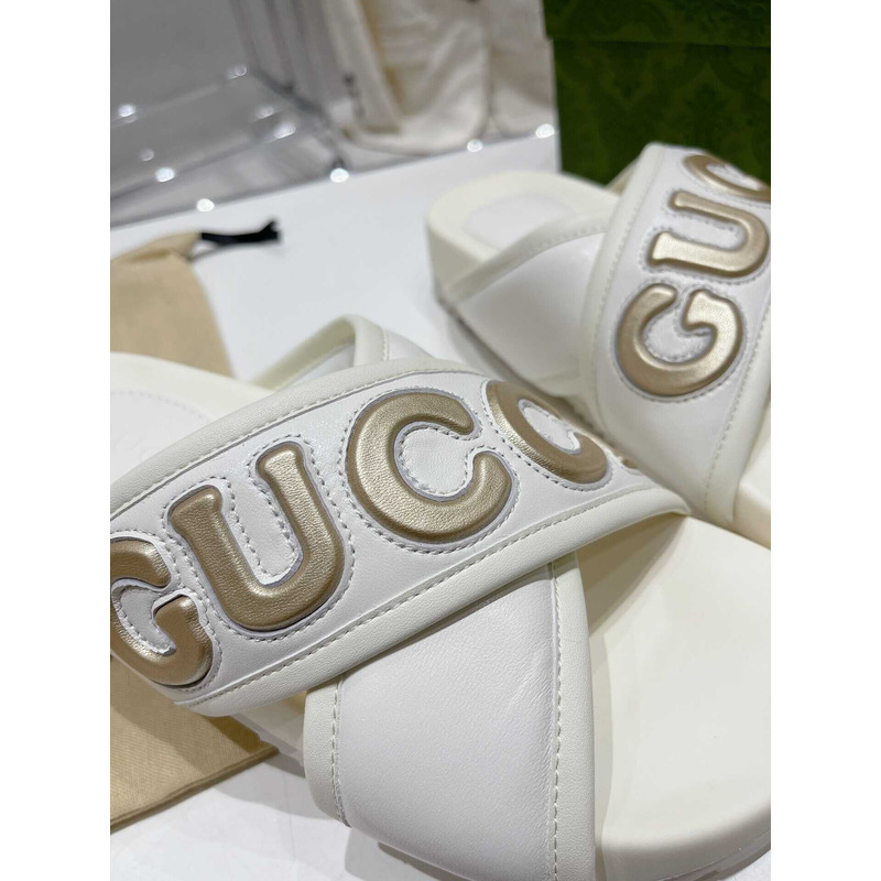 G*u*i white leather snadals