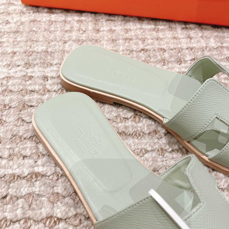 H**mes calfskin oran sandal light green