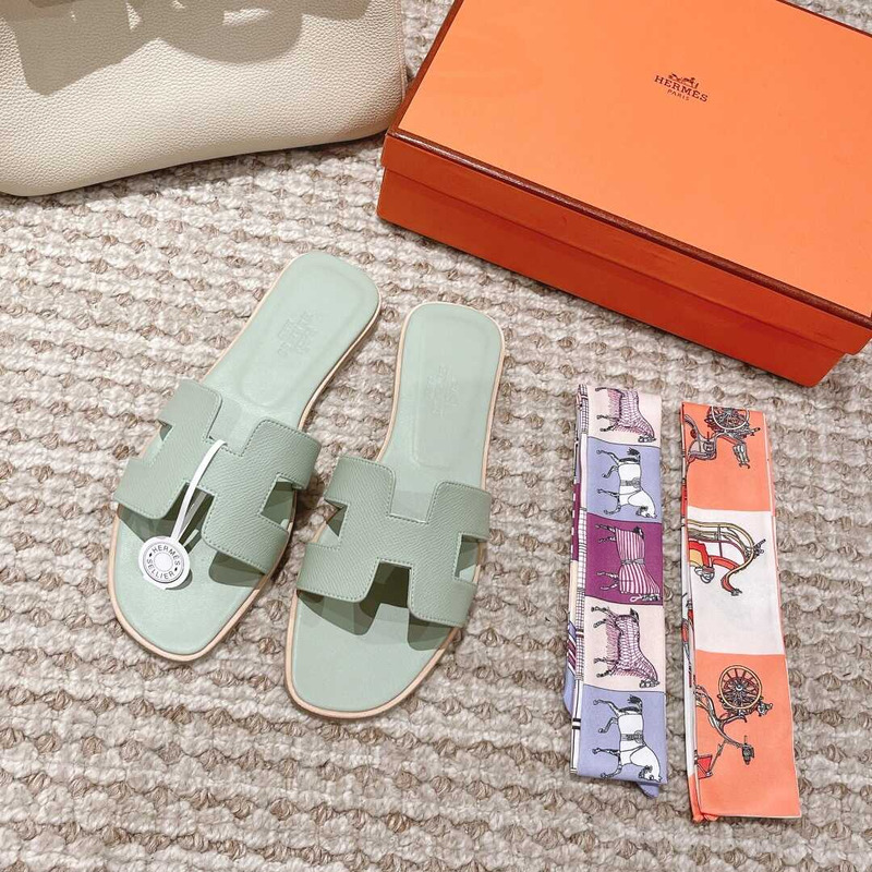 H**mes calfskin oran sandal light green