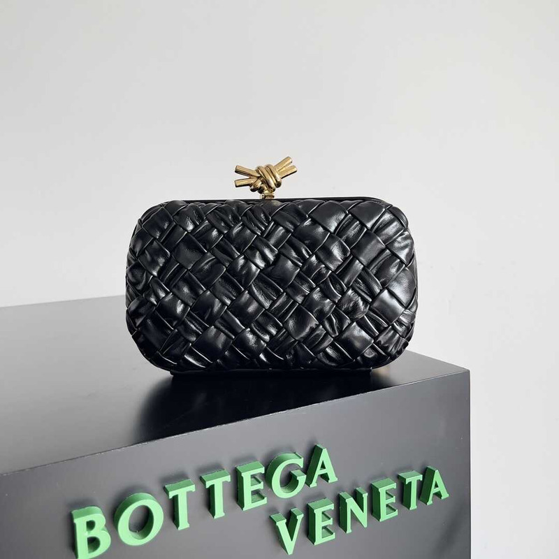 Bo*te*ga ve*ne*ta knot calfskin black