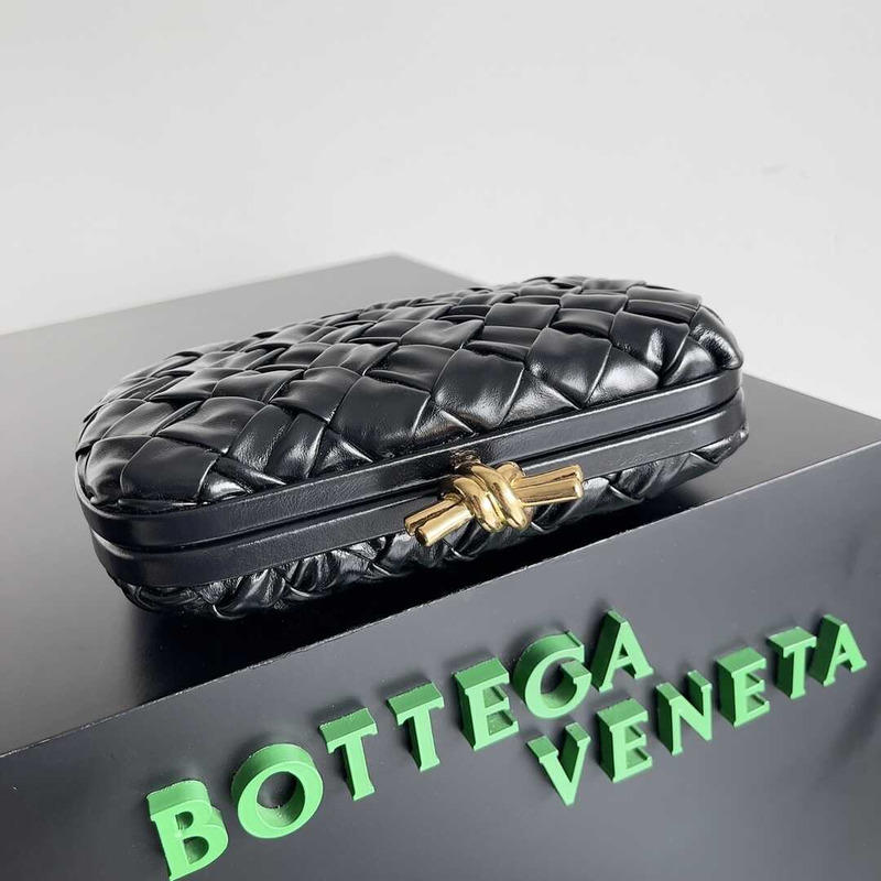 Bo*te*ga ve*ne*ta knot calfskin black