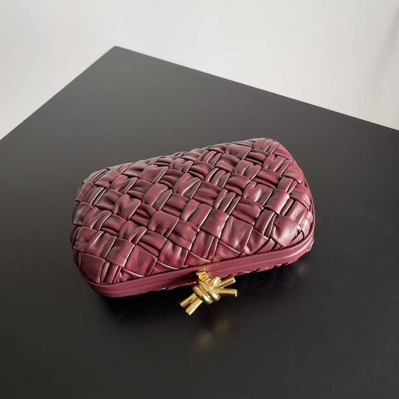 Bo*te*ga ve*ne*ta knot leather clutch burgundy