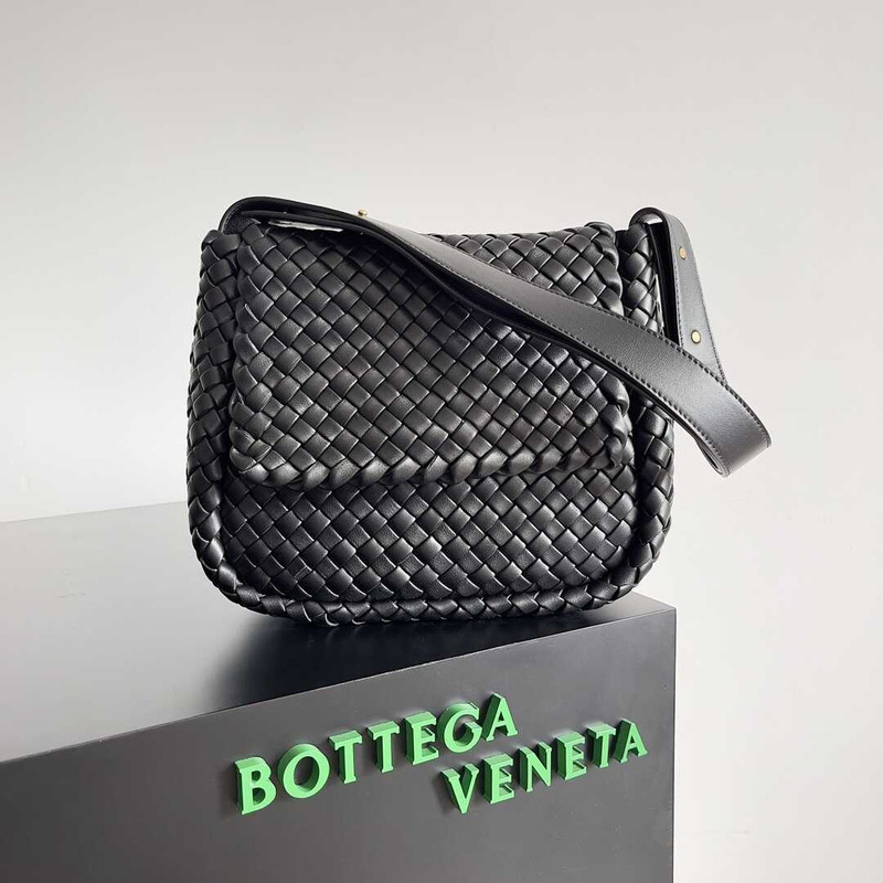 Bo*te*ga ve*ne*ta shoulder bag women black