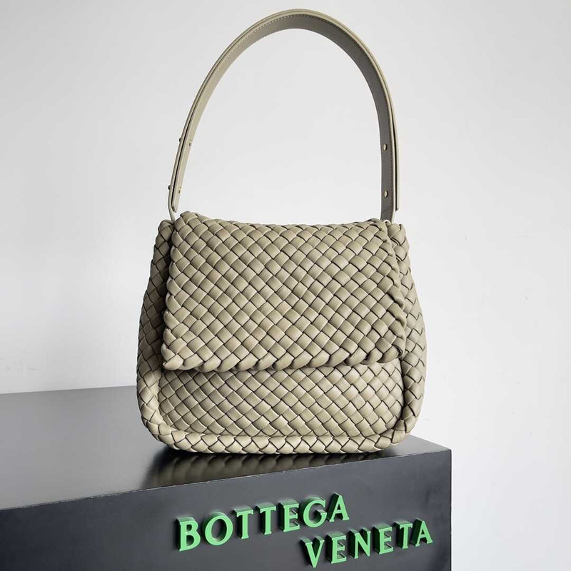 Bo*te*ga ve*ne*ta shoulder bag women straw green