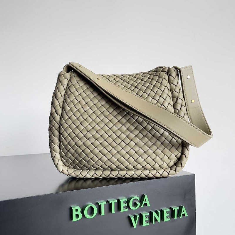 Bo*te*ga ve*ne*ta shoulder bag women straw green