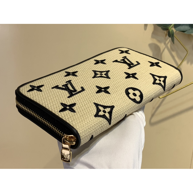 l**is V*t*n lv by the pool zippy wallet beige and black