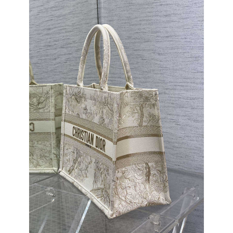 D*or medium D*or book tote embroidery white beige