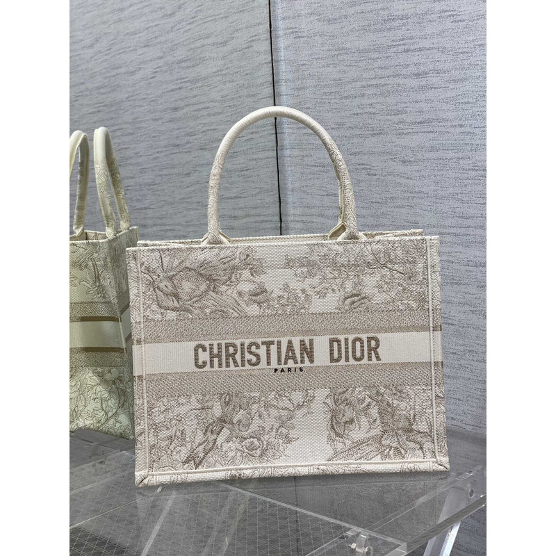 D*or medium D*or book tote embroidery white beige