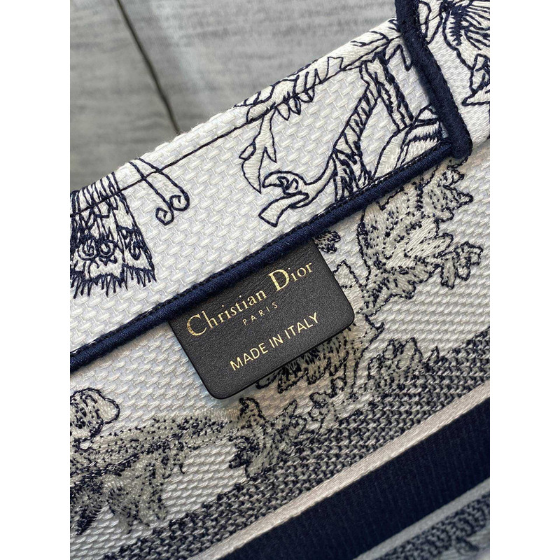 D*or medium D*or book tote handbag embroidery