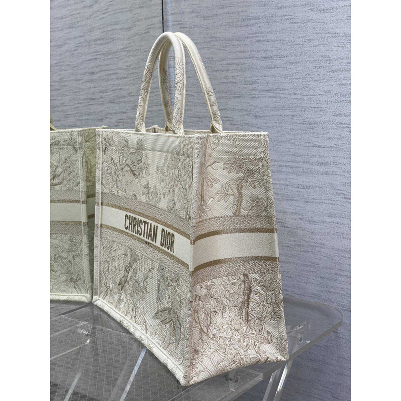 D*or large D*or book tote embroidery beige white