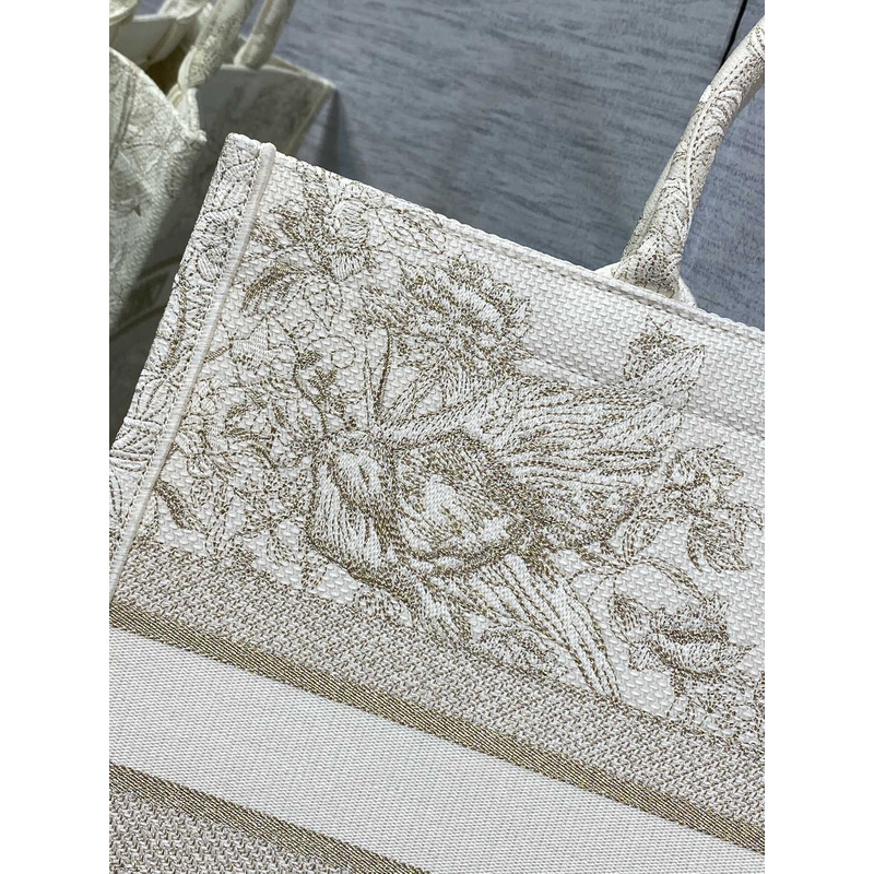 D*or large D*or book tote embroidery beige white