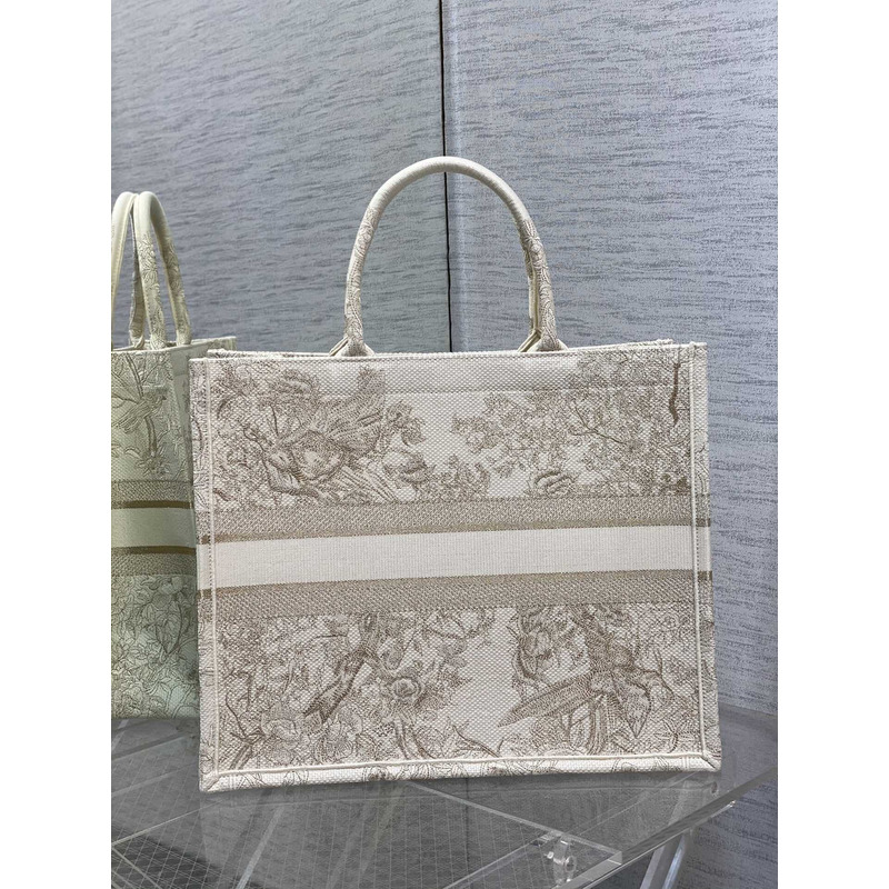 D*or large D*or book tote embroidery beige white