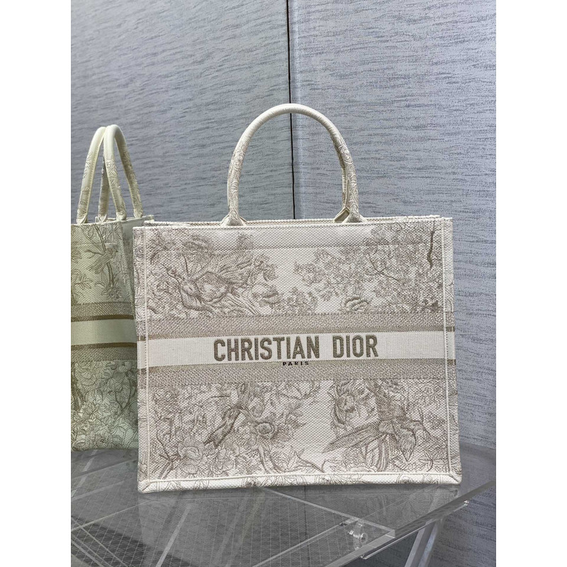 D*or large D*or book tote embroidery beige white