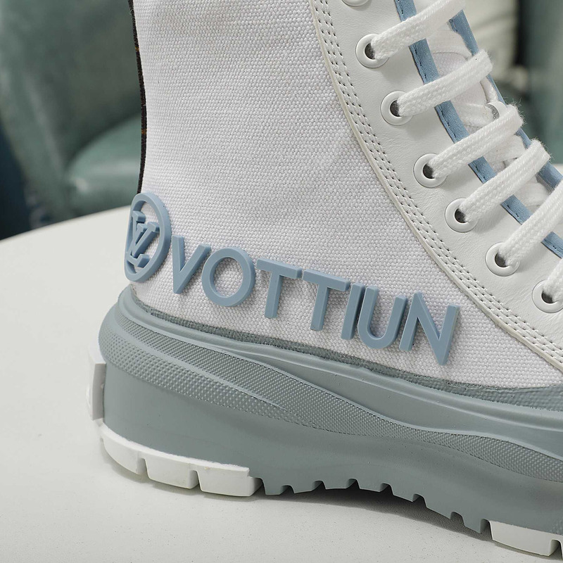 l**is V*t*n squad sneaker high top light blue