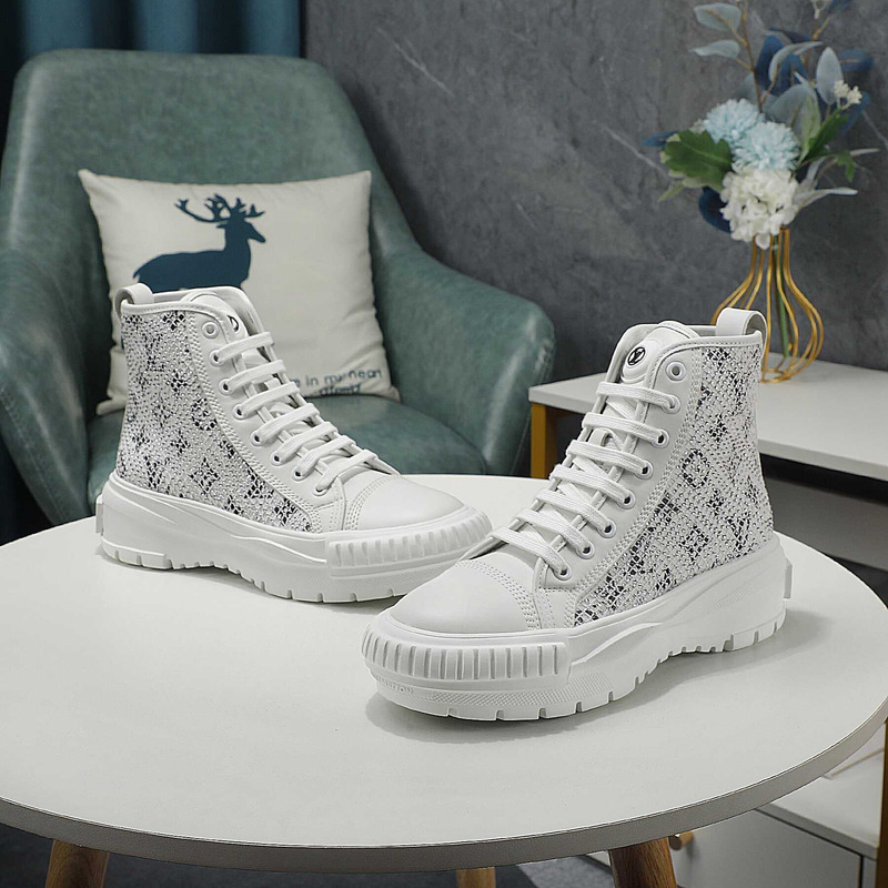 l**is V*t*n squad sneaker high top white