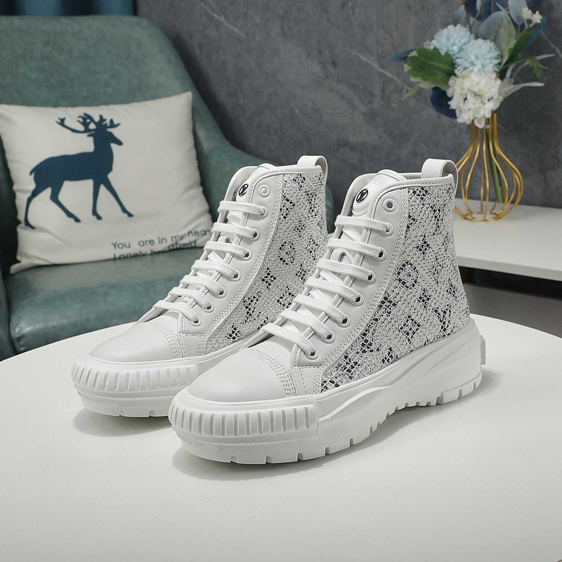 l**is V*t*n squad sneaker high top white