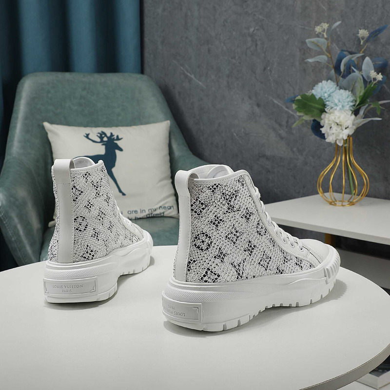 l**is V*t*n squad sneaker high top white