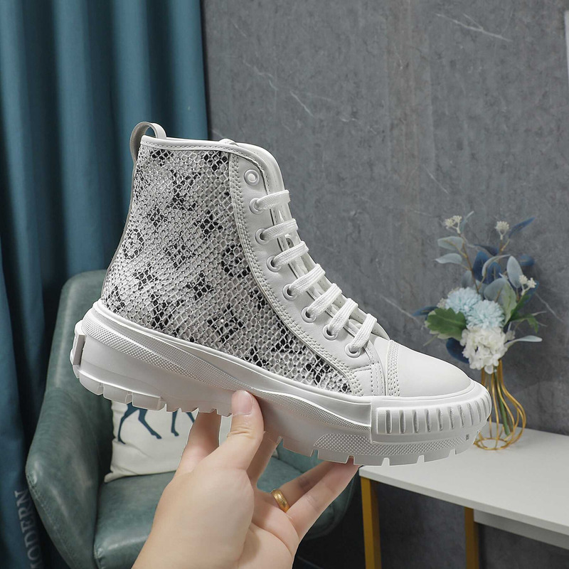 l**is V*t*n squad sneaker high top white