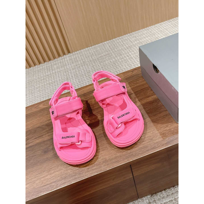 Ba*len*cia*ga hiking sandals pink