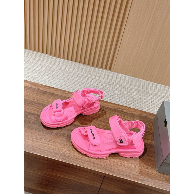 Ba*len*cia*ga hiking sandals pink