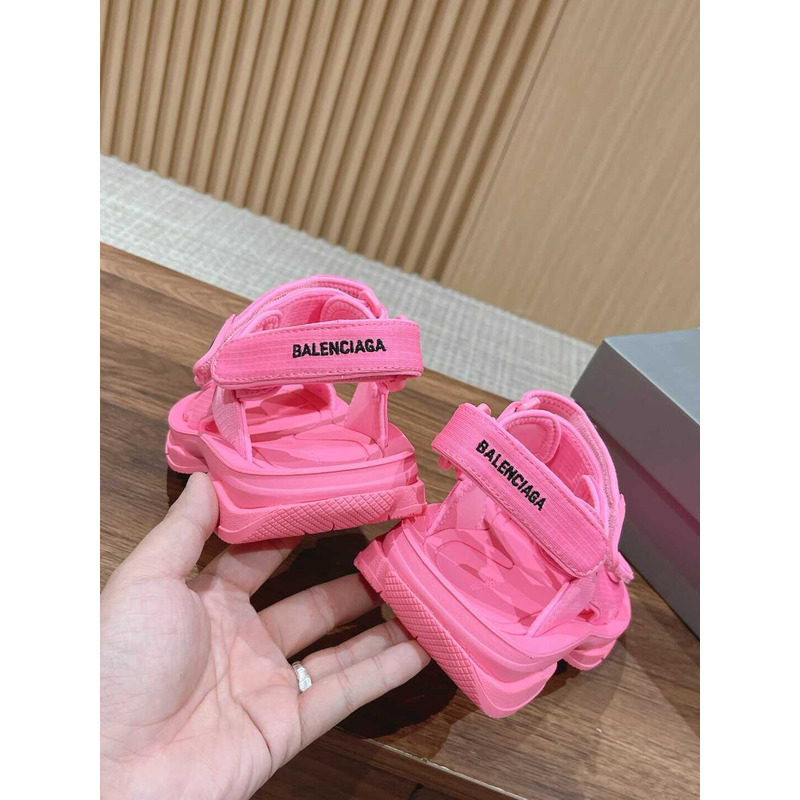 Ba*len*cia*ga hiking sandals pink