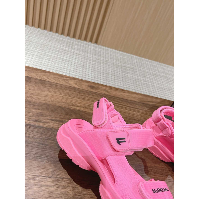 Ba*len*cia*ga hiking sandals pink