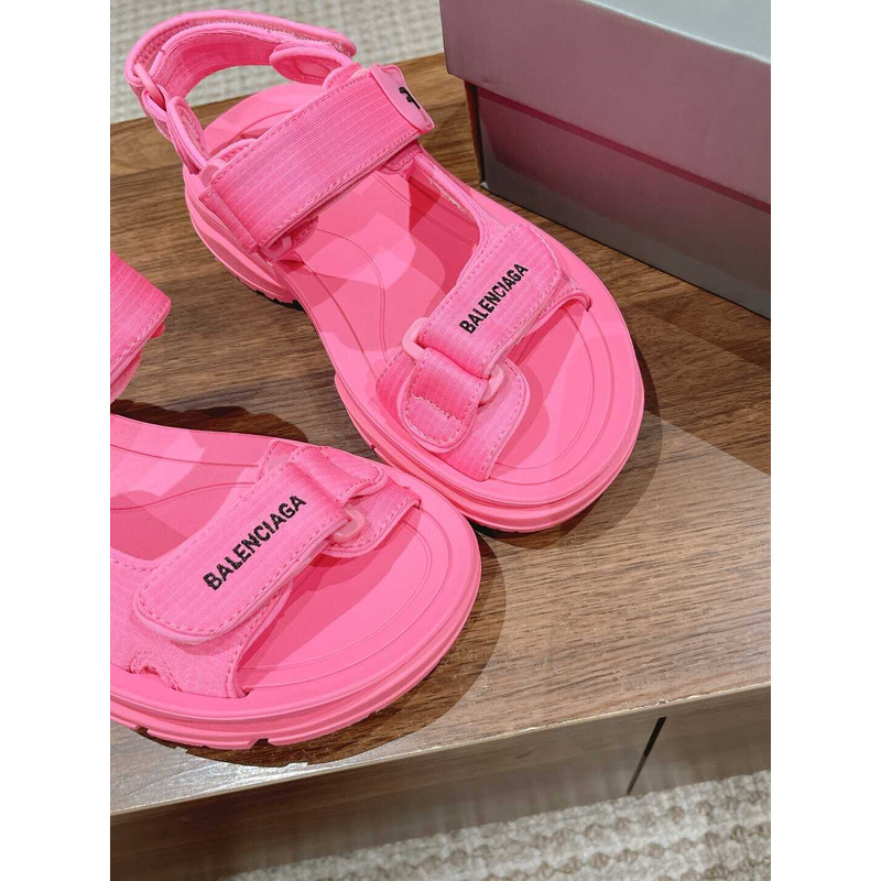 Ba*len*cia*ga hiking sandals pink