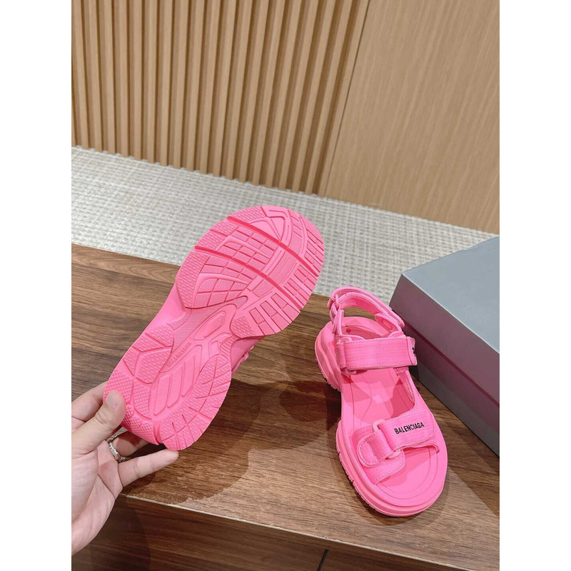 Ba*len*cia*ga hiking sandals pink