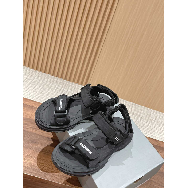 Ba*len*cia*ga hiking sandals black