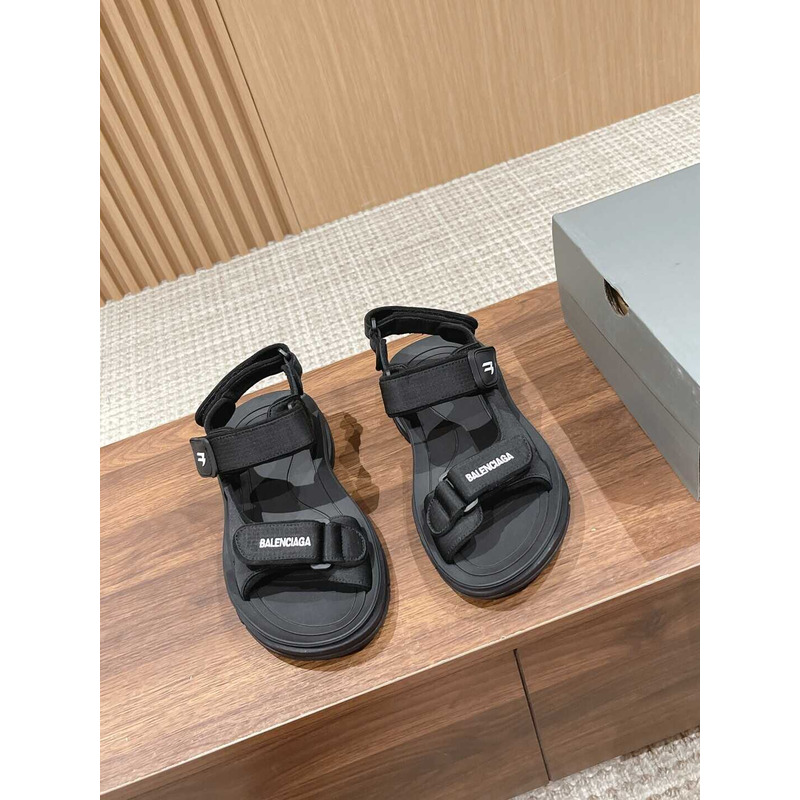 Ba*len*cia*ga hiking sandals black