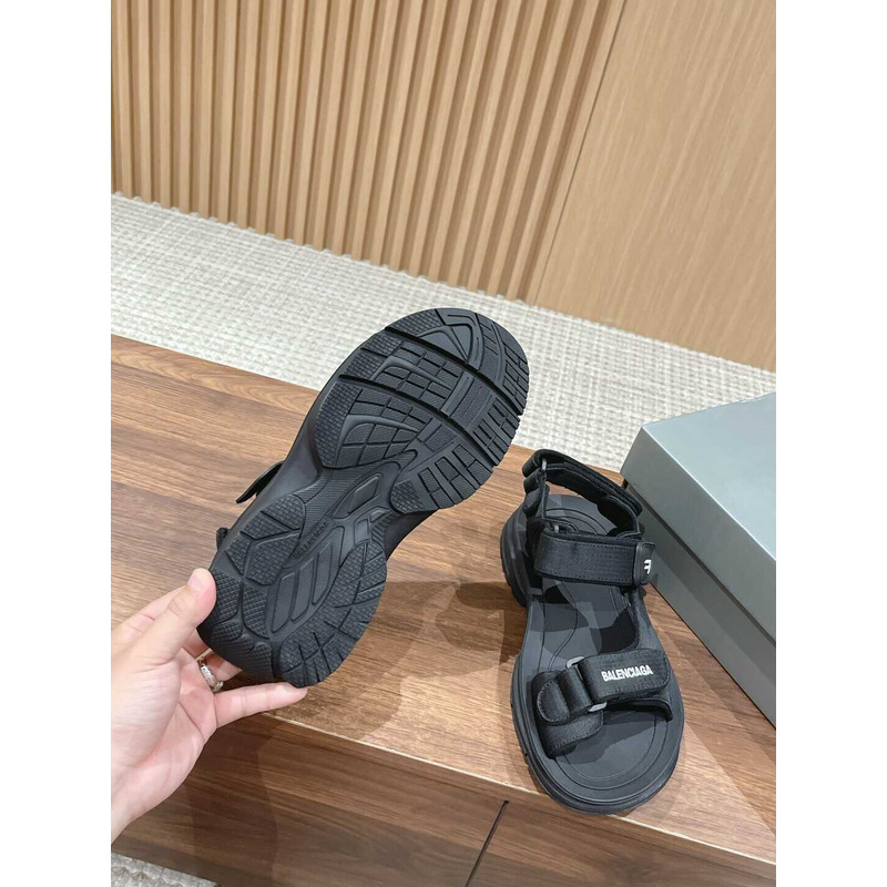 Ba*len*cia*ga hiking sandals black