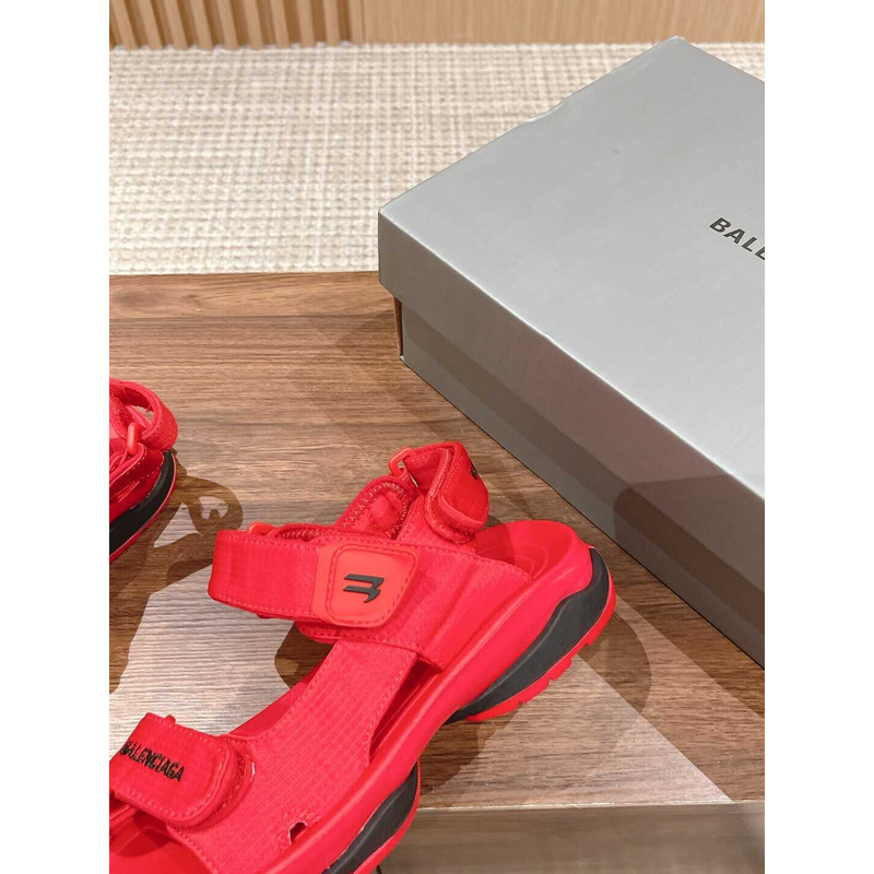 Ba*len*cia*ga hiking sandals red