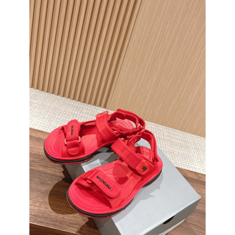 Ba*len*cia*ga hiking sandals red