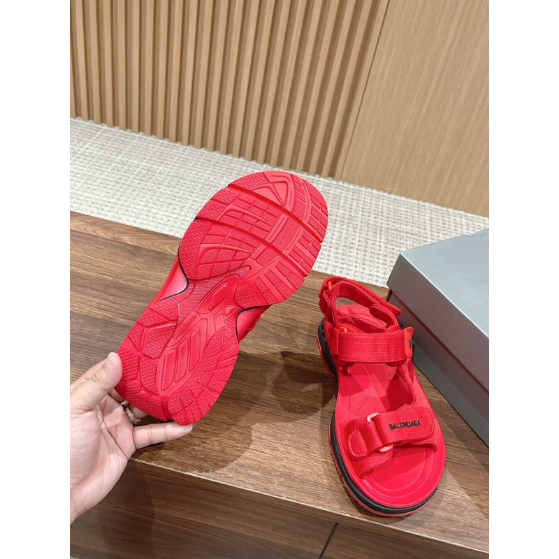 Ba*len*cia*ga hiking sandals red