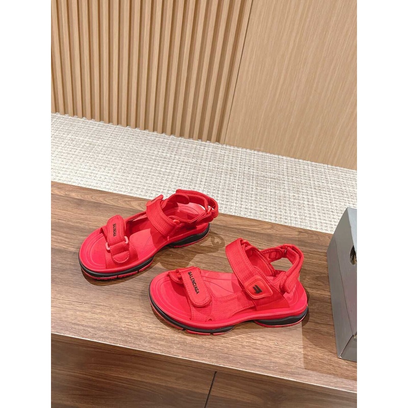 Ba*len*cia*ga hiking sandals red