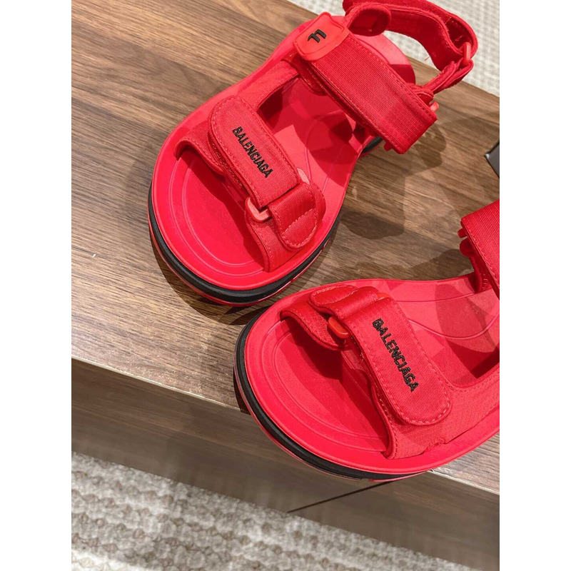 Ba*len*cia*ga hiking sandals red