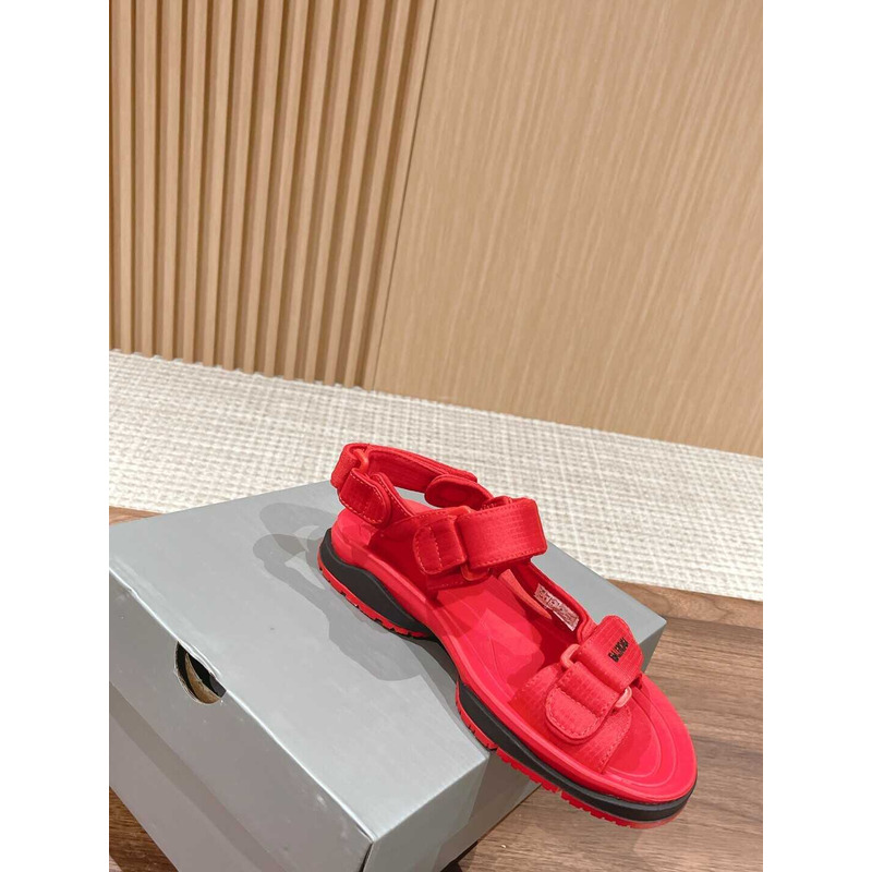 Ba*len*cia*ga hiking sandals red