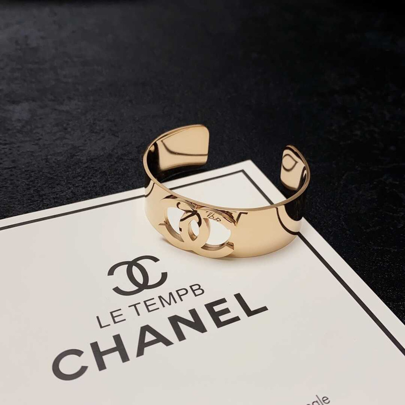 Ch*el skeleton logo bracelet gold