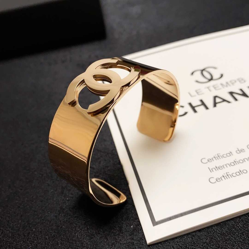 Ch*el skeleton logo bracelet gold