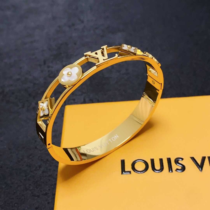 l**is V*t*n classic logo bracelet gold