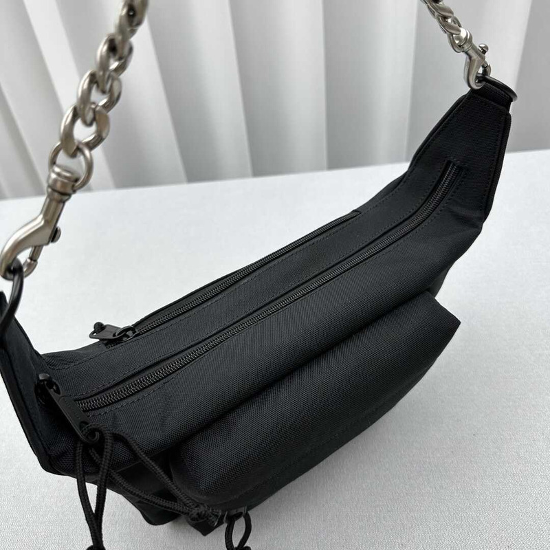 Ba*len*cia*ga raver medium nylon shoulder bag black