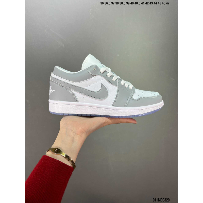 Jordan 1 Low Wolf Grey Sneaker