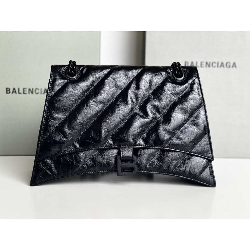 Ba*len*cia*ga crush quilted shoulder bag calfskin black