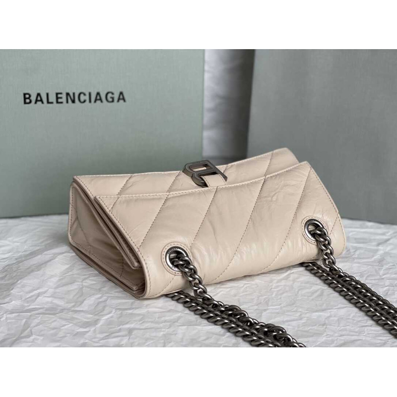 Ba*len*cia*ga crush quilted calfskin shoulder bag small beige