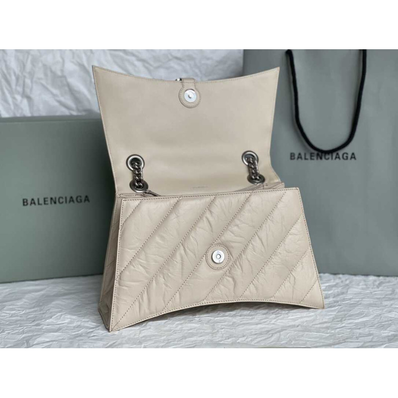 Ba*len*cia*ga crush quilted shoulder bag calfskin beige